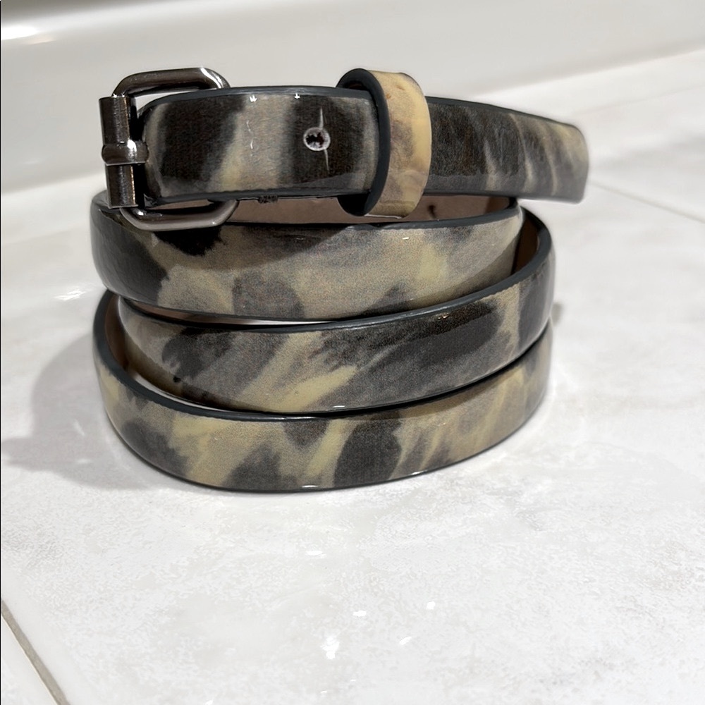 Ann Taylor Muted Camouflage Leather Belt in Size Large. EUC